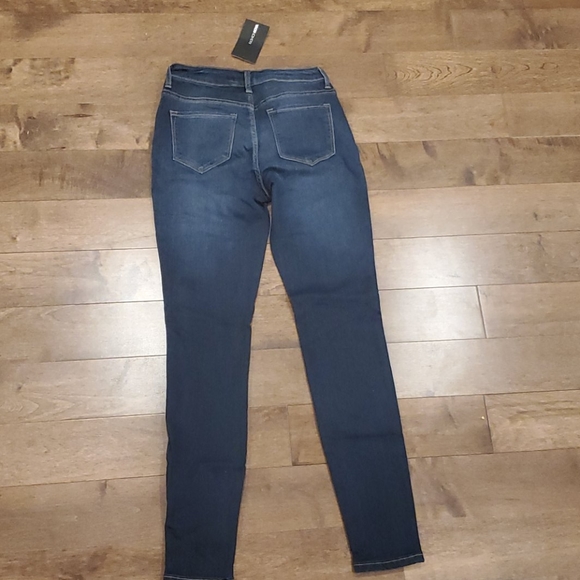 BRAND NEW Classic Mid Rise Skinny Jeans - Picture 4 of 4